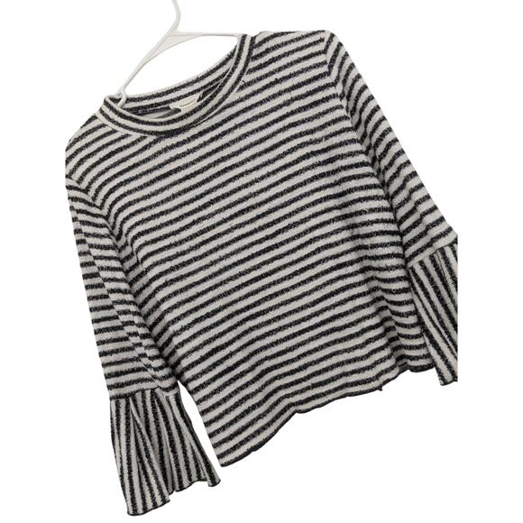 NWOT! URBAN ROMANTICS! WHITE, BLACK BELL SLEEVE NUBBY TEXTURE CROP TOP! SZ L - Picture 8 of 8